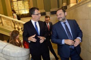 Ballesta y Ábalos, durante una visita de este último al Ayuntamiento de Murcia.