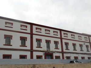 Fachada del cuartel del Puerto de Mazarrón. / PAULA RUBIO