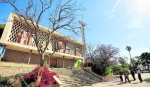 Iglesia del complejo de Espinardo, con esculturas de Francisco Toledo.