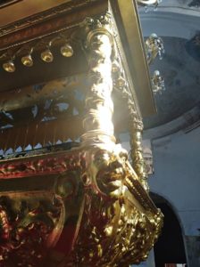 Detalle de una de las columnas del Santo Sepulcro. 