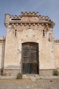 Portada del cuartel de Campillo de Adentro.